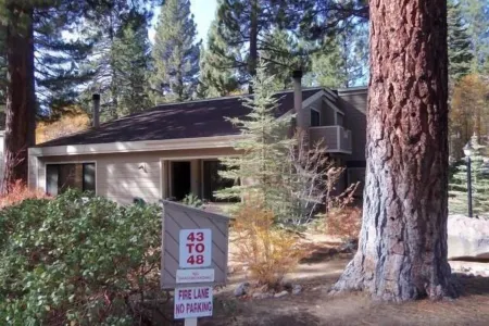 Cozy Condo Incline Village, Nth Shore Lake Tahoe. Special Fall Discount Отели рядом с достопримечательностью «Sand Harbor Beach»