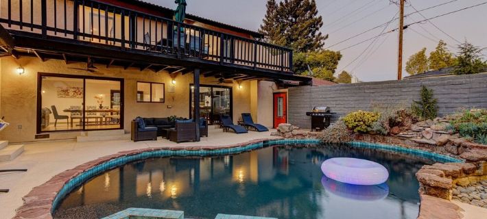 Sunset Spanish Villa W/ Pool, Pool table, BBQ + Hotels in Vallejo