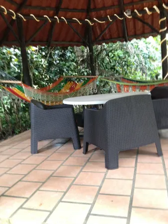 Slice Of Paradise Beach Bungalow, sleeps 2 - 5, full kitchen, 2 baths, AC, &more Отели в г. Савегре