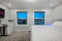 Executive Space for Everyone (King beds Come Stay Refreshed, Renewed & Reset.