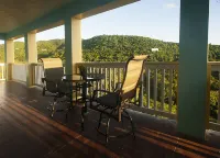 80 Degrees Plus Year Round, 5 Mins to Beaches and Frederiksted Town Hotels in Northwest