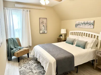 Historic District, Downtown Hotels near Storybook Island