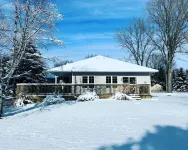 Luxurious Getaway - Near Sandbanks and Wineries
