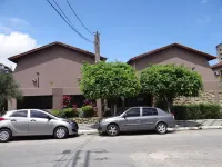 HOUSES AND GARDENS IN CONDOMINIUM CLOSED NEAR THE BEACH Hotel a 