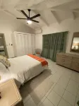 The Little Villa (Newly Renovated) Hotels in George Hill