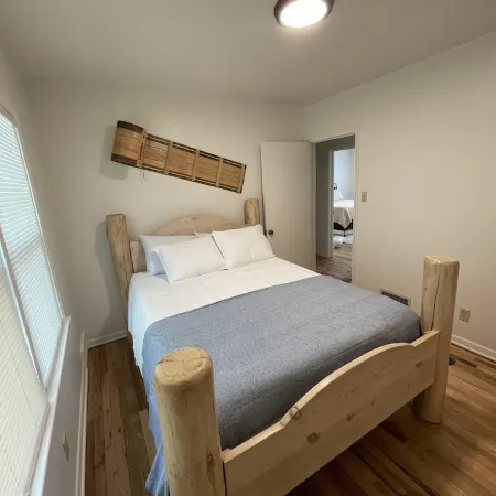 Cozy Home Across From Holt Arena and ISU Campus!