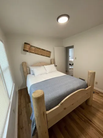 Cozy Home Across From Holt Arena and ISU Campus! Отели рядом с достопримечательностью «Mountain View Event Center»