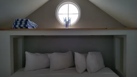 Stunning sunsets, turtle watching, longtails wheeling and glow worms .... Отели в г. Сэндис