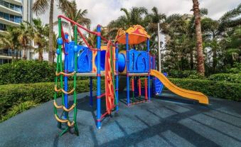 Chevron Renaissance - Private Apartments
