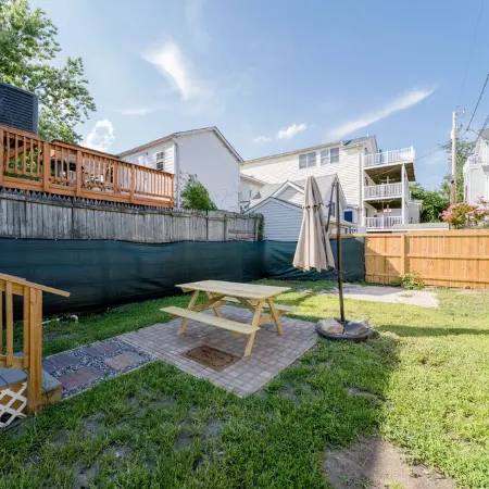 Just steps away from the Boardwalk & Beaches, Walkable to Entertainment!