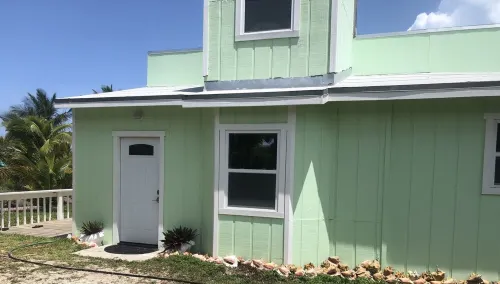 Private Beachfront Home Hotels in Green Turtle Cay