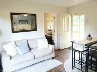 Tiny House - 6 miles from Averett University and 5.4 miles from Caesars Virginia