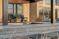 Wander Stowe Woods sleeps 12, w/gym/Workstations & pool, 6 Bedrooms