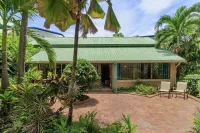 Spacious beautiful Apartment, with pool in Tamarindo, only steps from the beach.