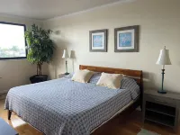 Beau Mer Condo with views of Naples Bay, walking distance to Old Naples Hotels near Naples Pier