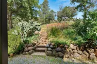 Cara’s Cozy Cabin Retreat