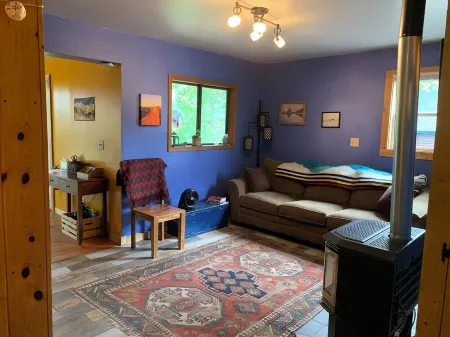 Beautiful 2 Bedroom 1 Bath Home a block from Downtown. Отели рядом с достопримечательностью «Montana Vortex and House of Mystery»