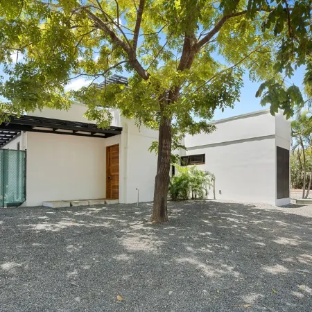 Modern house with walking distance to the beach