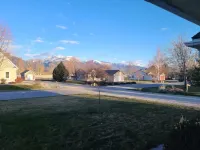 Great home, close to town, quiet be I neboorhood - 3-Star