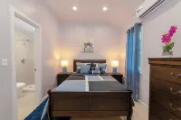 Modern, stylish, peaceful apartment with a great view! Hotels in 