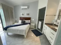 60% discount, new 3 BDR, 2 rooftop pools w panoramic views, 5 min from downtown