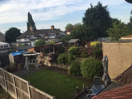 Spacious Homestay London Отели в г. Бекслихат