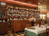 โรงแรมแคสเตอร์ โรงแรมในชามโปลุก