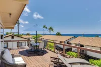 Walk to Beach: Koloa Getaway w/ Ocean Views - Parkering