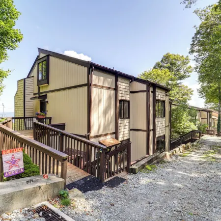 Hike, Ski and Fish! Sunset-View Condo in Beech Mtn