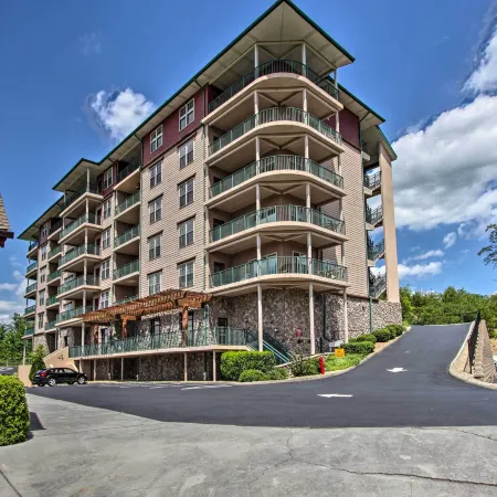 Pigeon Forge Condo < 2 Mi to Attractions!