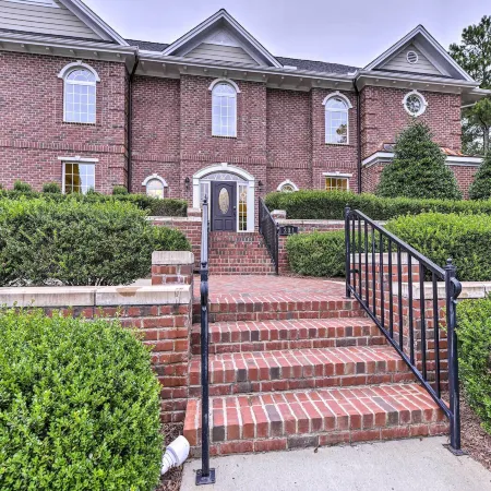 Resort-Style Condo on Golf Course w/ Pool Access
