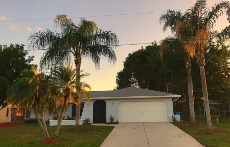 Beautiful villa heated pool and hot tub near fort Myers and Cape coral.