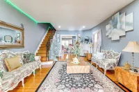 3 Mi to Penn: Pet-friendly Townhome in Yeadon!