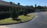 Redwood Inn - White Hall