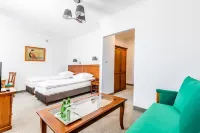Hotel Pod Złotą Różą Hotels in Gorno
