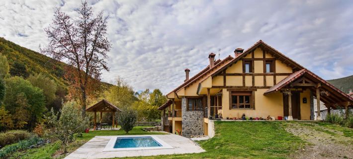 El Casar del Puente Hotels in León