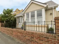 Sunrise Hotels near Filey Beach