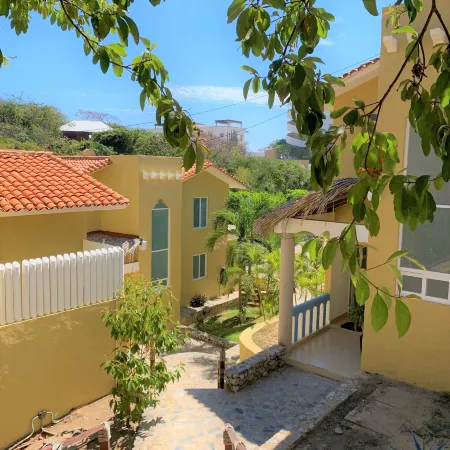 Villas & Resort Luz de Luna Отели в г. Tangolunda