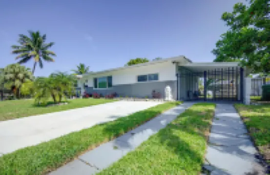 < 3 Mi to Hard Rock Stadium: Miami Home w/ Sunroom Hotels in Miami Gardens