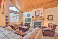 Mammoth Lakes Townhome - 10-min Walk to Village!