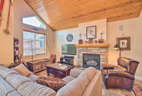 Mammoth Lakes Townhome - 10-min Walk to Village! - Apartemen