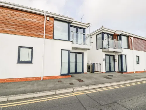 7 Marina View - parking