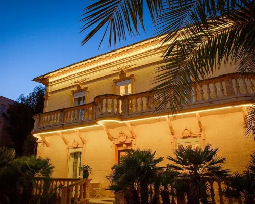 Hôtel du Soleil โรงแรมในแซ็ง-ราแฟล