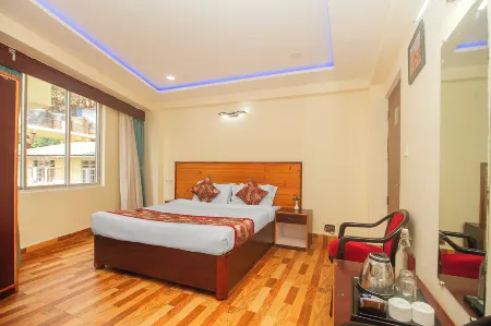 Golden Oren Hotels and Spa Отели рядом с достопримечательностью «Darjeeling Himalayan Railway Toy Train»