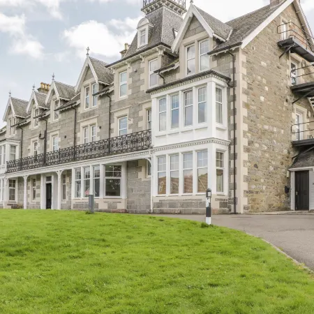 10 Monarch Country Apartments