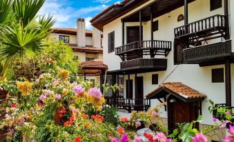 Liya Boutique Hotel & Suites