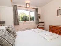 33 Weymouth Park Hotels in Kingsbridge