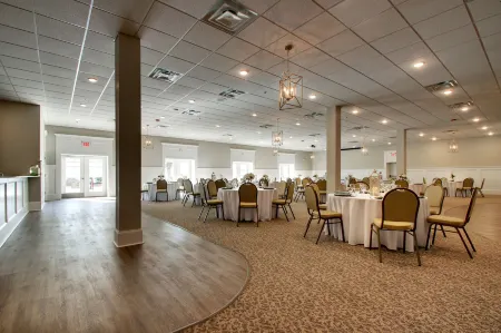 Islander Hotel & Resort Отели в г. Сидар Пойнт