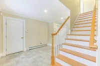 16 Mi to Boston: Home w/ Deck in Weymouth - 4-Sterne