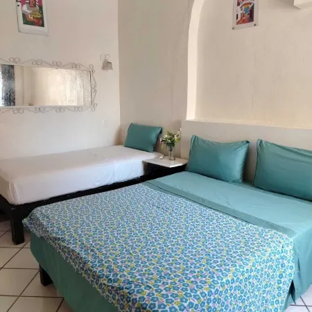 Alexandross Hostel Bnb